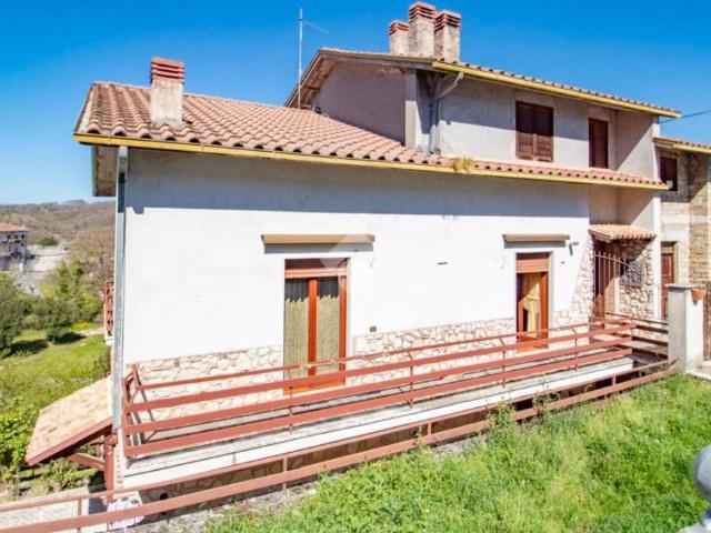 Quadrilocale in vendita a Longone Sabino via dell'Immagine, 52