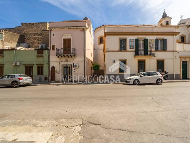 Quadrilocale in vendita a Palermo piazzale Bell'Aria, 2, Olio di Lino