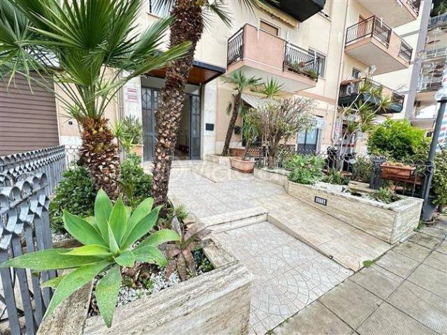 Quadrilocale in vendita a Palermo via Adolfo Holm, Noce