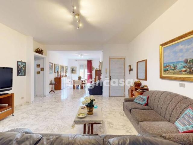 Quadrilocale in vendita a Palermo via Emiro Giafar, 31, Settecannoli