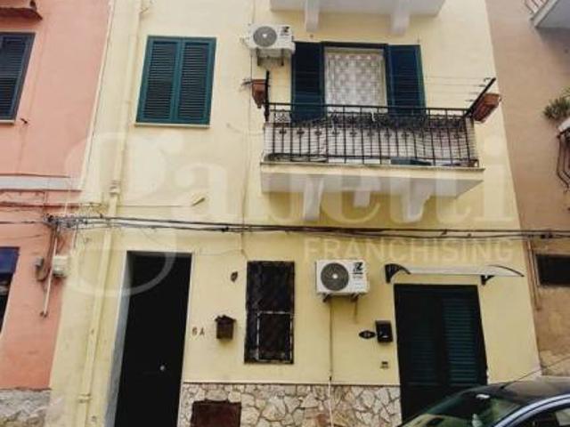 Quadrilocale in vendita a Palermo via Guercio, Guadagna