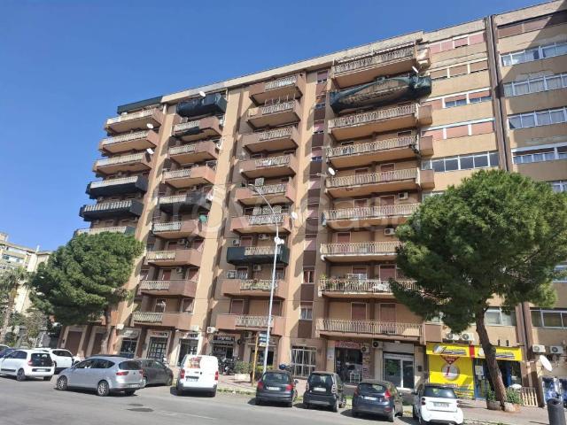Quadrilocale in vendita a Palermo via San Filippo, 36, Guadagna
