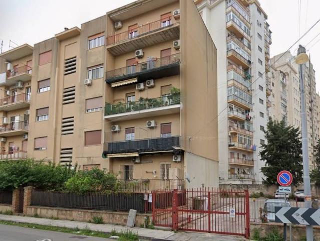 Quadrilocale in vendita a Palermo via Villa Sofia, Resuttana