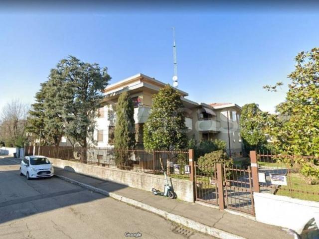 Quadrilocale in vendita a Parma via Orazio, 40, San Lazzaro