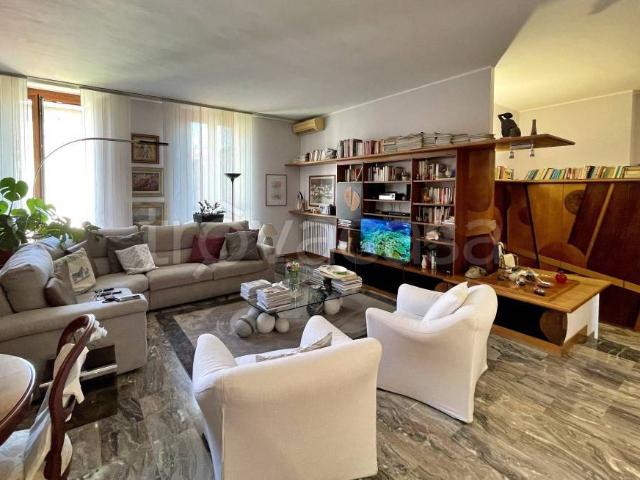 Quadrilocale in vendita a Pavia via Villa Glori, 7, Centro Storico