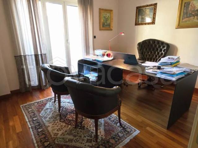 Quadrilocale in vendita a Pescara via Balilla, 16, Via Venezia Lungofiume Paolucci