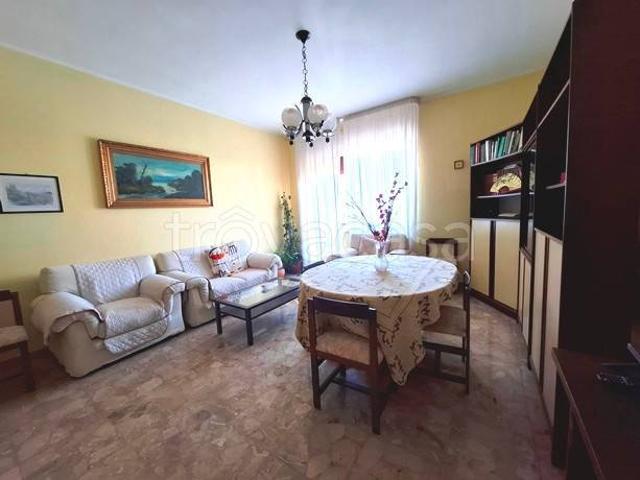 Quadrilocale in vendita a Pescara, Via Venezia Lungofiume Paolucci