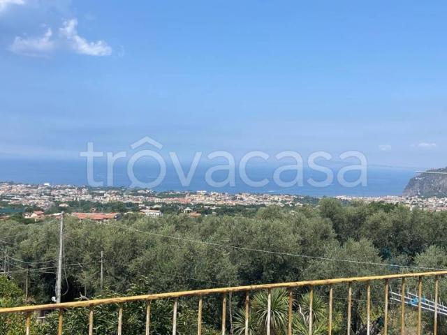 Quadrilocale in vendita a Piano di Sorrento via Piana