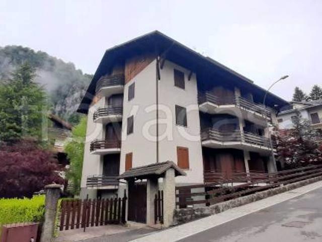 Quadrilocale in vendita a Piazzatorre via Santa Lucia