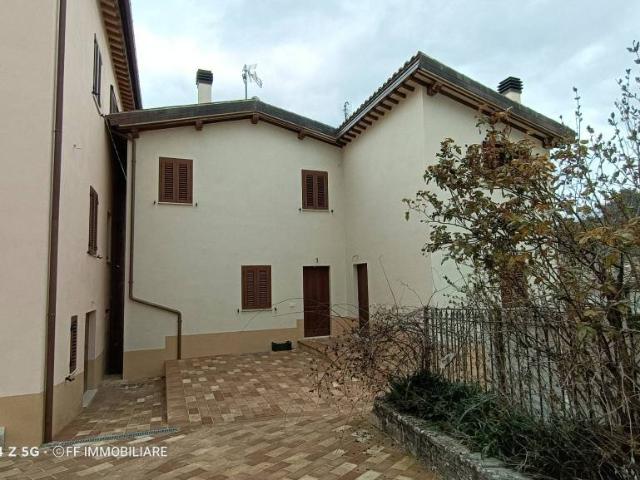 Quadrilocale in vendita a Pieve Torina via Roma