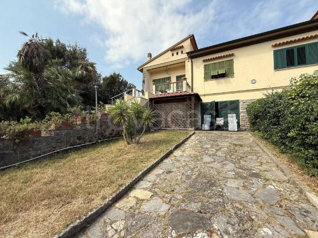 Quadrilocale in vendita a Pisa via dei Mughetti, Tirrenia