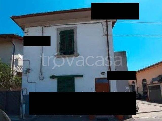 Quadrilocale in vendita a Pistoia via Gonfiantini, 9, Pistoia Ovest