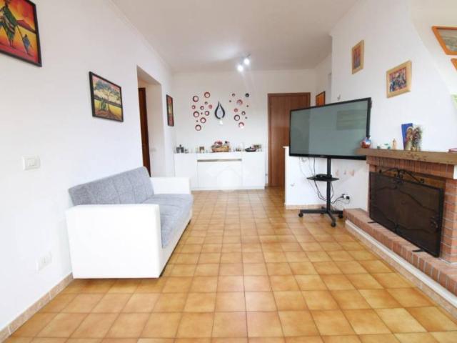Quadrilocale in vendita a Poggio Mirteto via Pietro Nenni, 61