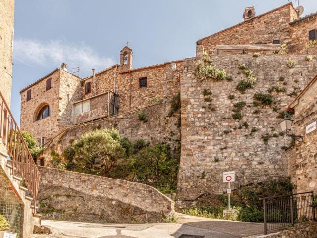 Quadrilocale in vendita a Pomarance, Montecerboli