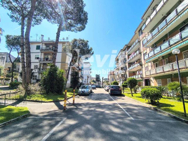 Quadrilocale in vendita a Portici via Dalbono, 13