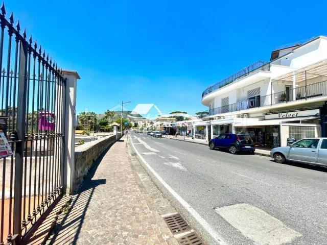 Quadrilocale in vendita a Pozzuoli corso Nicola Terracciano