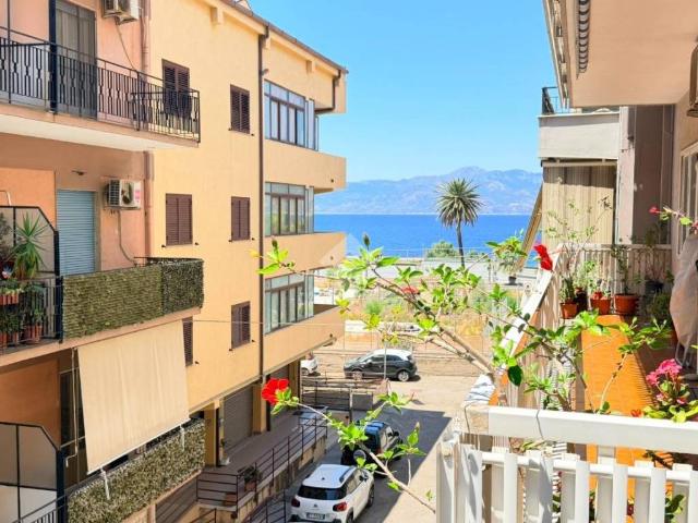 Quadrilocale in vendita a Reggio di Calabria via Alcide de Gasperi, 84, Ferrovieri Stadio
