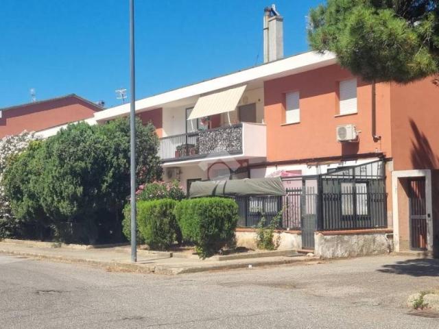 Quadrilocale in vendita a Reggio di Calabria via Arghillà Sud, 37, Catona Villa San Giuseppe