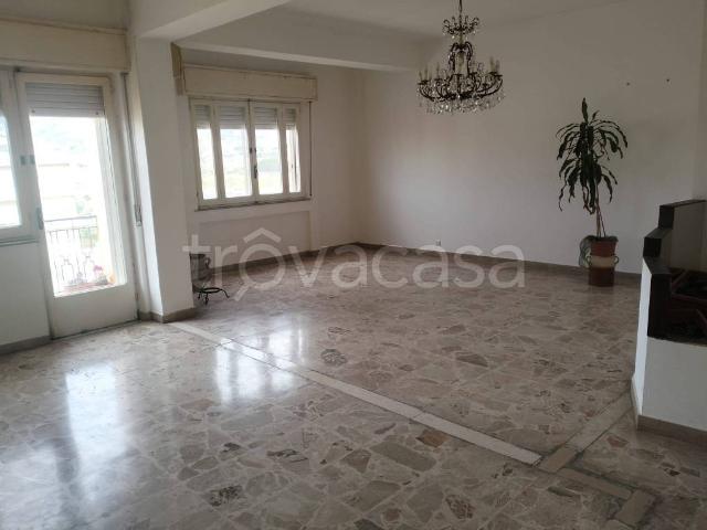 Quadrilocale in vendita a Reggio di Calabria via Sbarre Centrali, Modena San Giorgio Extra