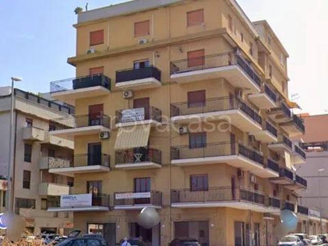 Quadrilocale in vendita a Reggio di Calabria vicolo Vitetta, 36, Sbarre