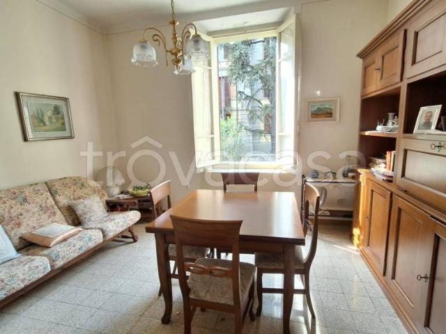 Quadrilocale in vendita a Reggio nell'Emilia, Mirabello