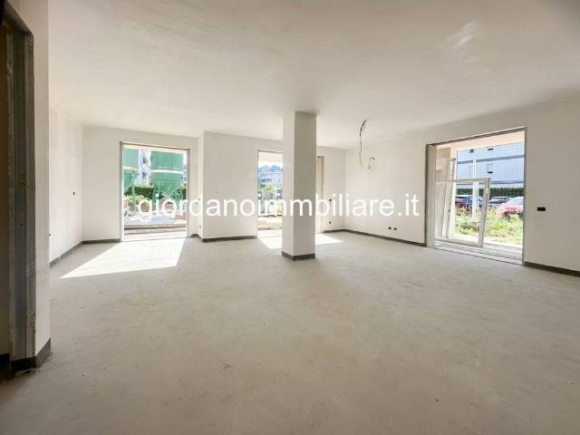 Quadrilocale in vendita a Rho via Aquileia