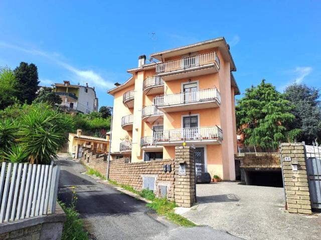 Quadrilocale in vendita a Rignano Flaminio via Marco Polo, 62