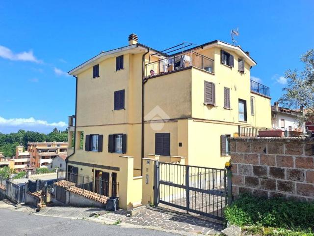 Quadrilocale in vendita a Rignano Flaminio via Giotto, 14
