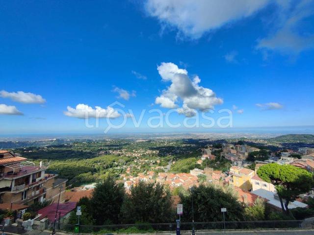 Quadrilocale in vendita a Rocca di Papa viale Madonna del Tufo