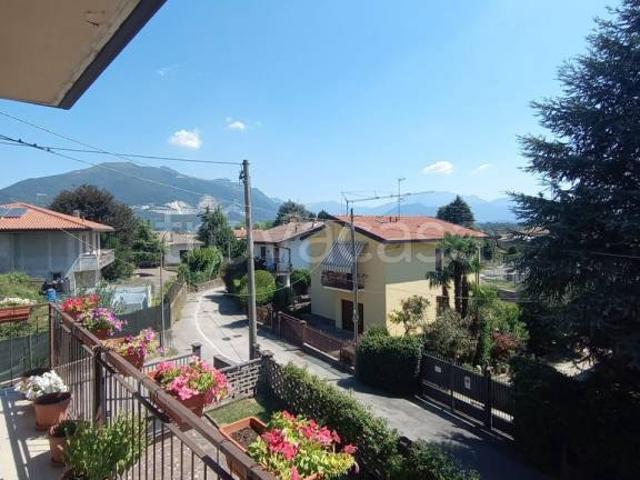 Quadrilocale in vendita a Rogeno via della Vigna