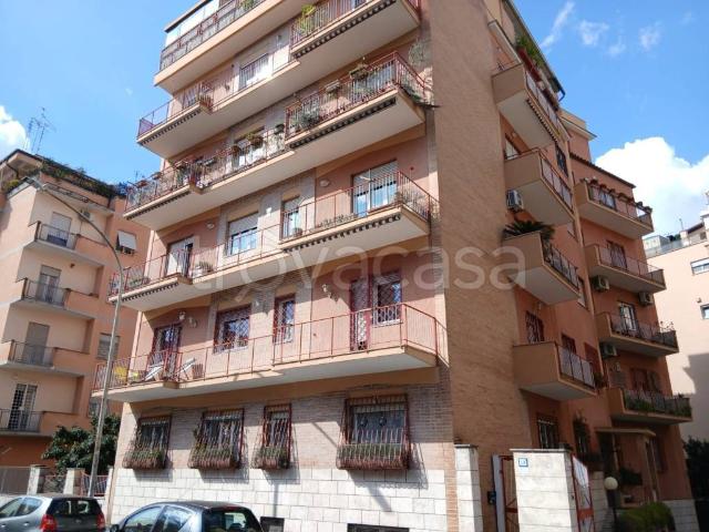 Quadrilocale in vendita a Roma, Ardeatino Montagnola
