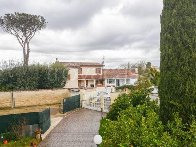 Quadrilocale in vendita a Roma, Infernetto
