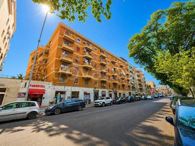 Quadrilocale in vendita a Roma, Ostiense