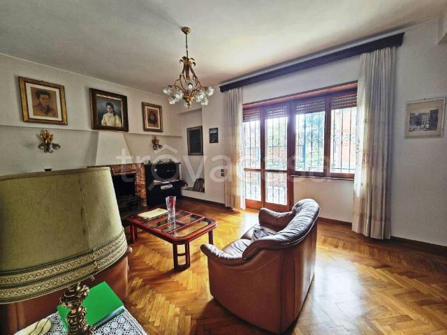Quadrilocale in vendita a Roma, Quarto Miglio