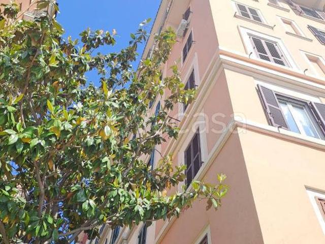 Quadrilocale in vendita a Roma via Monselice, Villa Fiorelli
