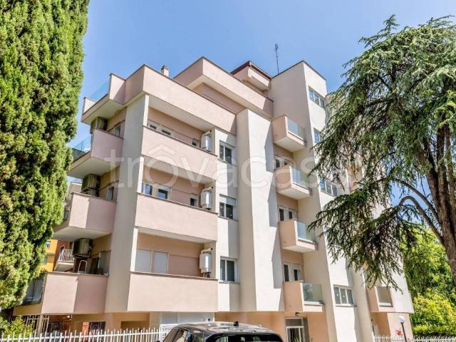 Quadrilocale in vendita a Roma via Montasio, 15, Città Giardino