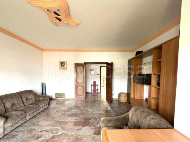 Quadrilocale in vendita a Roma via Attilio Cabiati, Massimina
