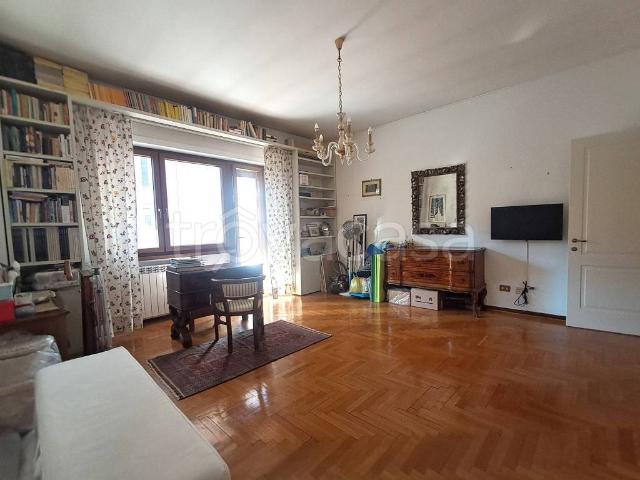 Quadrilocale in vendita a Roma via Accademia Tiberina, Ardeatino Montagnola