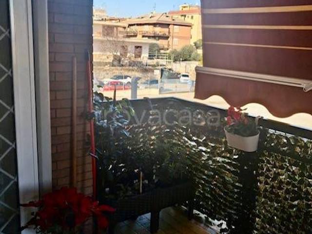 Quadrilocale in vendita a Roma via Achille Gaggia, Tor Tre Teste Torre Maura