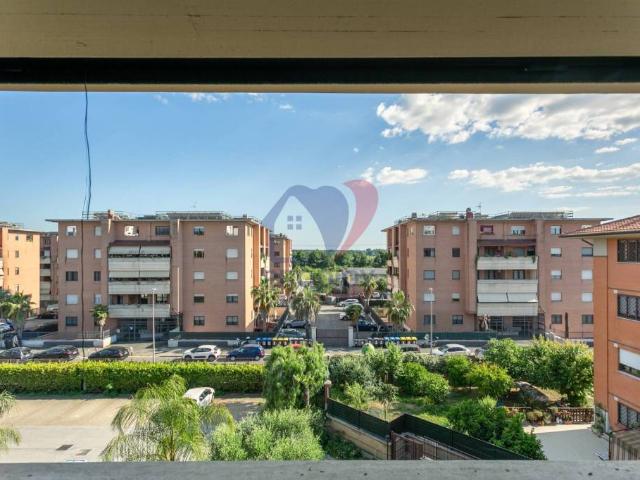 Quadrilocale in vendita a Roma via Aldo Bibolini, 11, Ponte Galeria