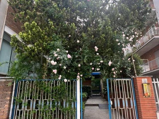 Quadrilocale in vendita a Roma via Alfredo Catalani, 31, Africano Villa Chigi