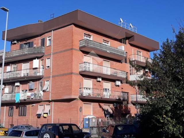 Quadrilocale in vendita a Roma via Angelo Motta, 36, Giardinetti