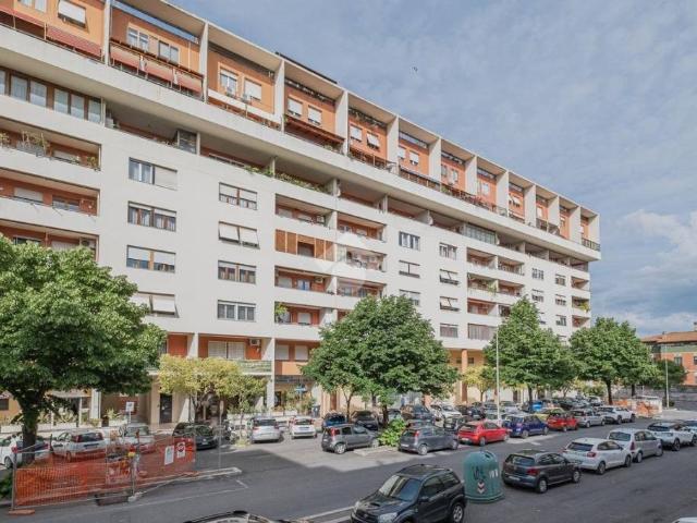 Quadrilocale in vendita a Roma via Anton Cechov, 12, Rinnovamento