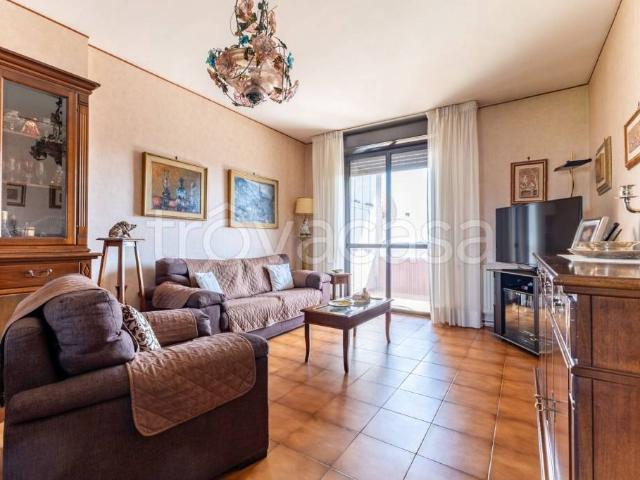 Quadrilocale in vendita a Roma via Busto Arsizio, 15, Labaro