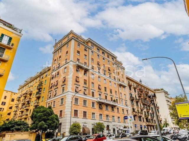 Quadrilocale in vendita a Roma via Britannia, San Giovanni
