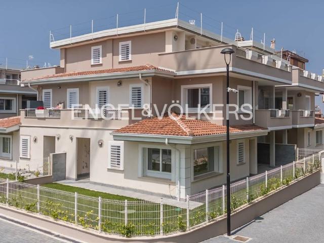 Quadrilocale in vendita a Roma via Bronte, Borghesiana