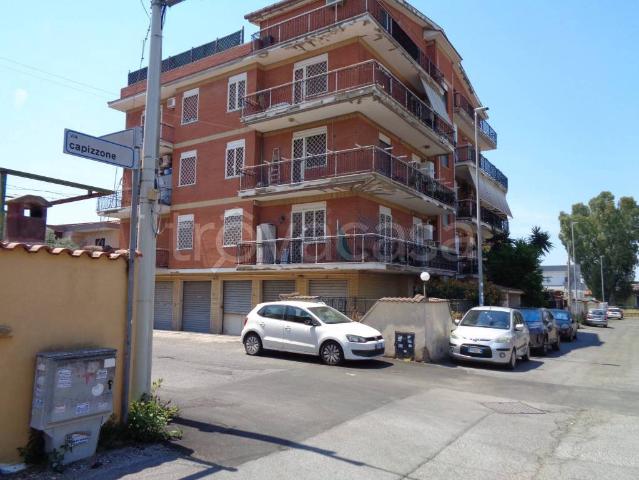 Quadrilocale in vendita a Roma via Capizzone, 49, Dragona