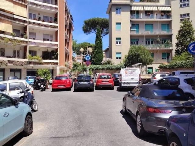 Quadrilocale in vendita a Roma via Cardinal Parocchi, Baldo degli Ubaldi