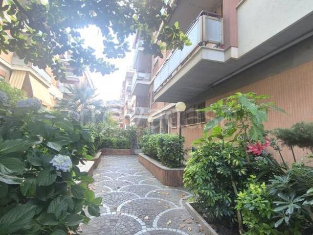 Quadrilocale in vendita a Roma via Carlo Bosio, Ostia Ponente