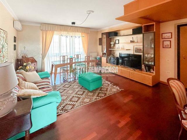 Quadrilocale in vendita a Roma via Carlo Siviero, Acilia